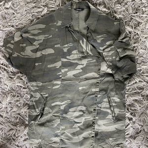 Express Camo Asymmetrical button up